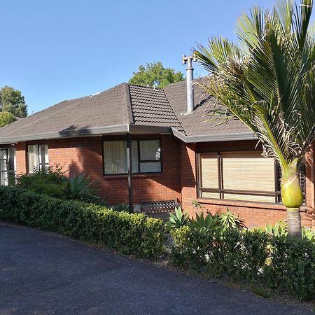 Villa Beautiful Estuary Views In Shelly Park Auckland Esterno foto